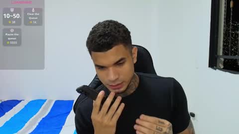 juan_gomez_1 online show from February 4, 2026, 1:44 am