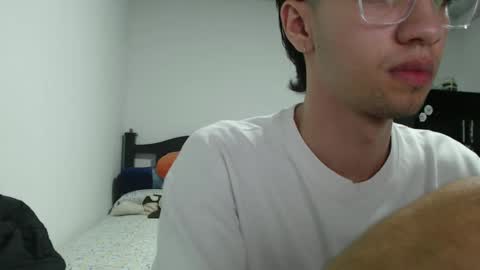 Snapshot of juanboytw chatting on February 18, 2025, 12:04 am juanboytw online show from February 18, 2025, 12:04 am