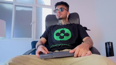 juancamilo66_ online show from April 2, 2026, 3:09 pm