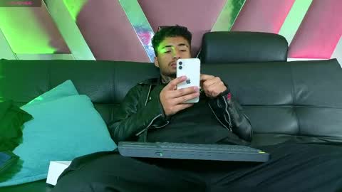 juancamilo66_ online show from May 18, 2026, 1:13 am