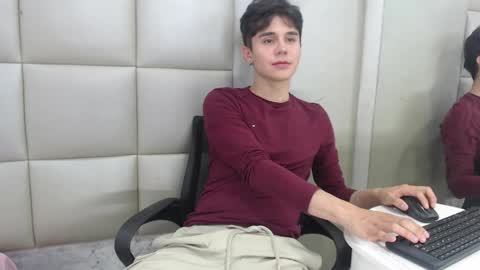 JuanGomm online show from December 21, 2025, 3:57 am