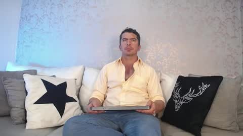 Juan k online show from October 3, 2025, 2:03 pm