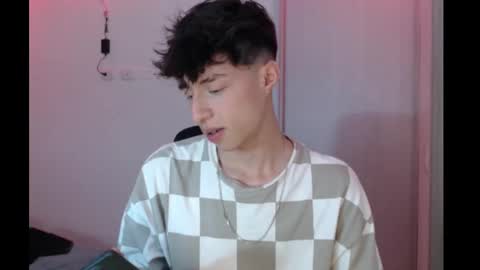 juanmres online show from November 23, 2025, 11:48 pm