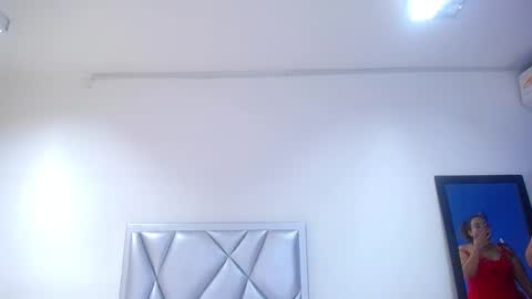 juicy_bignipples18 online show from January 17, 2025, 7:49 pm