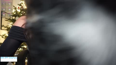 Snapshot of juicy_jane_uk chatting on December 14, 2025, 3:06 pm online show from December 14, 2025, 3:06 pm