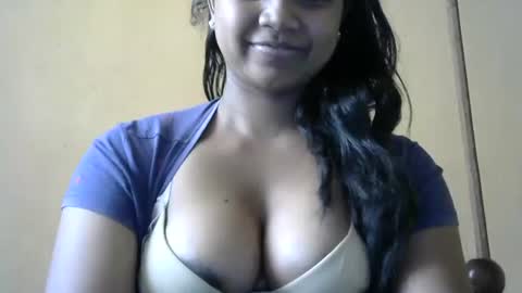 Snapshot of juicy_pretty chatting on September 18, 2025, 8:05 am stellah online show from September 18, 2025, 8:05 am