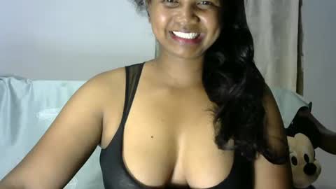 Snapshot of juicy_pretty chatting on November 17, 2025, 12:44 pm stellah online show from November 17, 2025, 12:44 pm