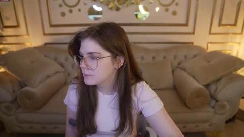 Snapshot of juicy_secrets_054 chatting on February 13, 2026, 11:28 am Elza online show from February 13, 2026, 11:28 am