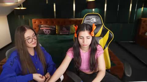 Snapshot of juicy_secrets_054 chatting on March 3, 2026, 11:49 am Elza online show from March 3, 2026, 11:49 am