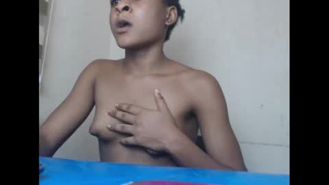 juicynwetx online show from March 10, 2025, 4:17 am