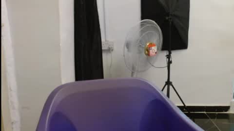 juicyxpink online show from June 13, 2026, 7:06 am