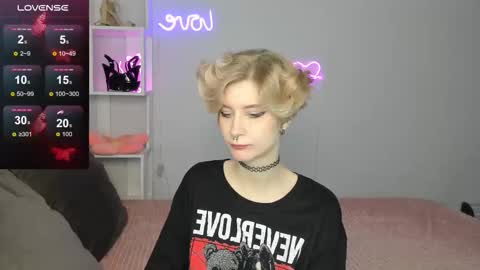 Snapshot of julescrown chatting on October 19, 2025, 12:55 am Jules online show from October 19, 2025, 12:55 am