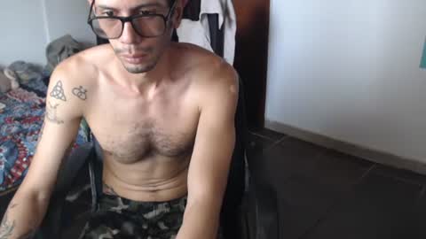 Snapshot of julfigo chatting on July 18, 2026, 3:38 pm Julfigo online show from July 18, 2026, 3:38 pm