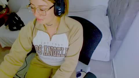 Snapshot of juli_69 chatting on September 16, 2025, 6:42 pm  Juliana Torres  online show from September 16, 2025, 6:42 pm