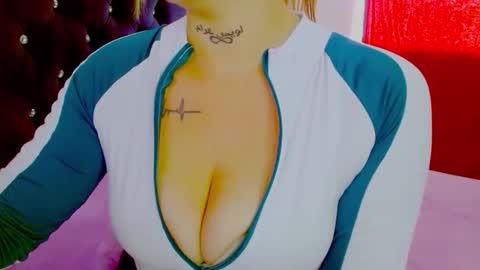 Snapshot of juli_69 chatting on October 29, 2025, 7:48 pm  Juliana Torres  online show from October 29, 2025, 7:48 pm