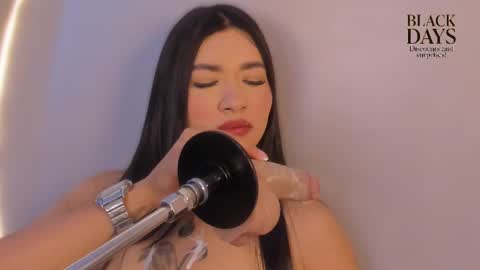 juli_casanova online show from November 29, 2025, 12:30 pm