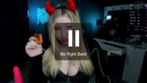 juli kisss online show from January 15, 2025, 1:34 am