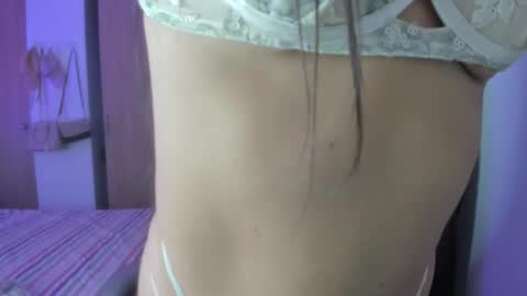 juli_santos_22 online show from April 21, 2026, 2:51 am