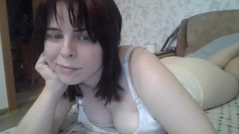 Julia online show from September 10, 2025, 9:42 am