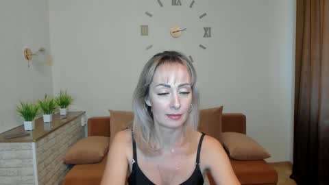 julia__cherry_ online show from December 8, 2024, 7:47 am