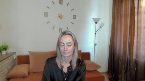 julia__cherry_ online show from January 5, 2025, 8:32 am