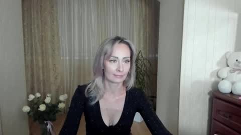 julia__cherry_ online show from February 12, 2025, 11:29 am