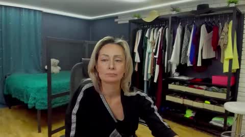 julia__cherry_ online show from December 14, 2025, 3:28 pm