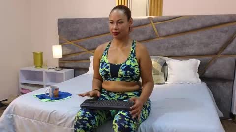 Snapshot of julia_gomes chatting on February 27, 2025, 7:15 pm Julia Gomes online show from February 27, 2025, 7:15 pm
