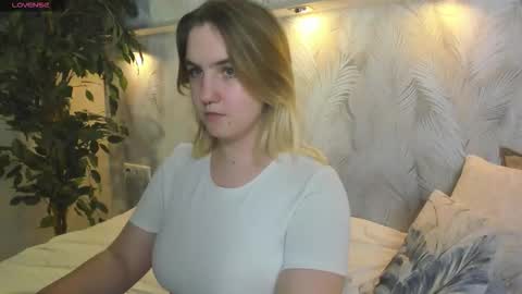 Julia Jips online show from September 25, 2025, 8:29 am