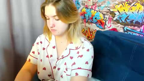 Julia Jips online show from October 15, 2025, 1:28 am