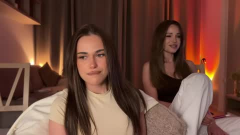 Julia R Le online show from May 18, 2026, 8:36 pm