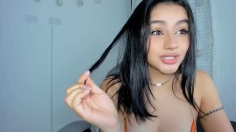 julia_strauns online show from February 12, 2025, 5:37 am