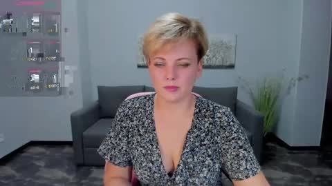 Julia online show from January 14, 2025, 2:11 pm