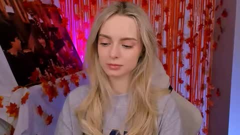 Julia online show from November 17, 2025, 1:06 pm