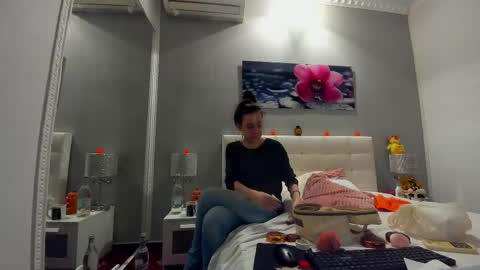 JuliaHunt online show from October 20, 2025, 9:10 am