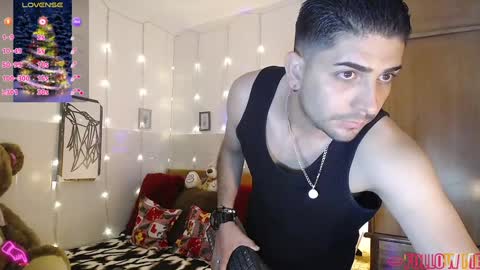Snapshot of julian1225_ chatting on December 10, 2024, 7:00 pm Julian online show from December 10, 2024, 7:00 pm