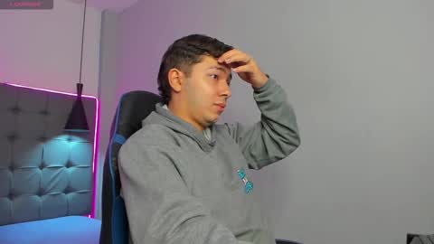 julian_smith21 online show from February 25, 2026, 12:15 pm