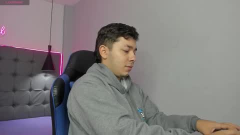 julian_smith21 online show from February 27, 2026, 12:27 pm