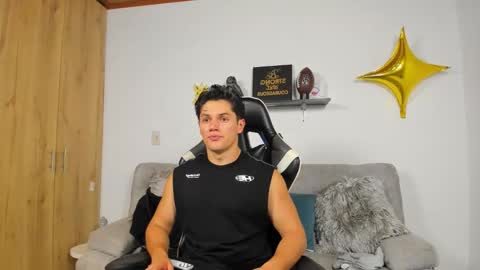 julian_wallace online show from January 18, 2026, 10:57 pm