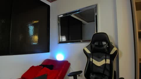 julian_wallace online show from March 12, 2026, 4:57 pm