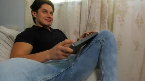 Snapshot of julian_wallace1 chatting on May 19, 2026, 3:29 pm julian_wallace1 online show from May 19, 2026, 3:29 pm
