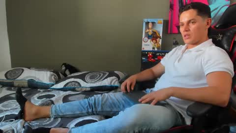 Snapshot of julian_wallace1 chatting on May 22, 2026, 8:36 pm julian_wallace1 online show from May 22, 2026, 8:36 pm