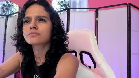 julianne_7 online show from February 10, 2026, 8:24 pm