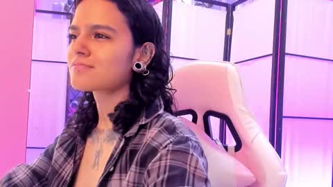 julianne_7 online show from February 11, 2026, 8:25 pm