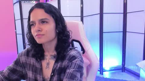 julianne_7 online show from February 16, 2026, 7:32 pm