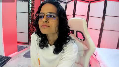 julianne_7 online show from February 24, 2026, 9:13 pm