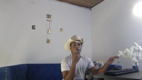 Snapshot of juliannmattius chatting on October 8, 2025, 2:58 pm Juliann online show from October 8, 2025, 2:58 pm