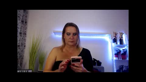 Snapshot of juliapink6 chatting on November 17, 2025, 9:20 pm Julia online show from November 17, 2025, 9:20 pm