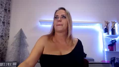 Snapshot of juliapink6 chatting on December 1, 2025, 8:25 pm Julia online show from December 1, 2025, 8:25 pm