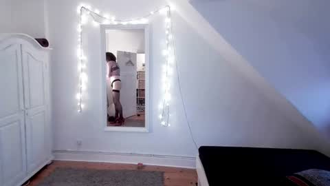 Snapshot of juliasometimes chatting on July 1, 2026, 7:46 pm juliasometimes online show from July 1, 2026, 7:46 pm